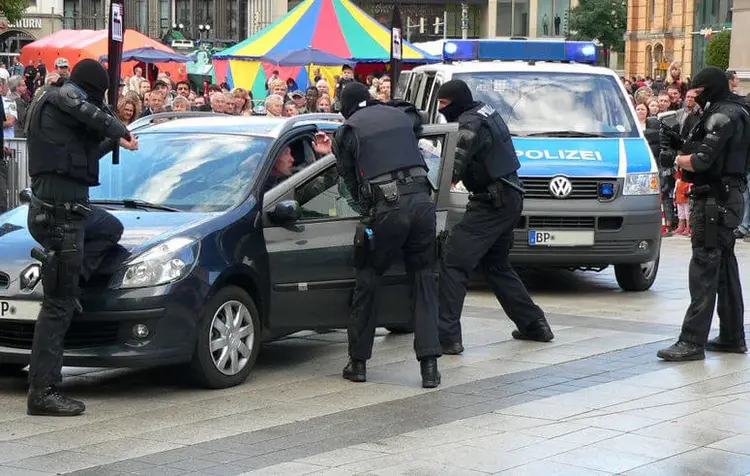 Beamte der Bundespolizei-Festnahmeeinheit Hannover bei einer Vorführung.