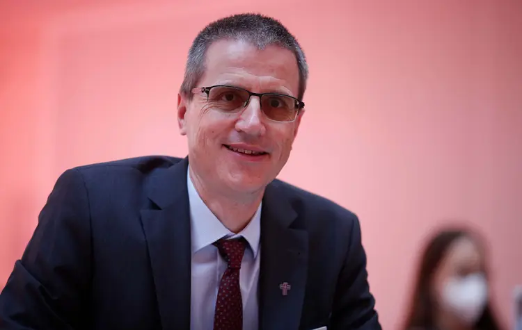 Tobias Geiger, der Vorsitzende des Finanzausschusses, erläuterte den Verfahrensvorschlag zu einer rhythmisierten Finanzplanung.