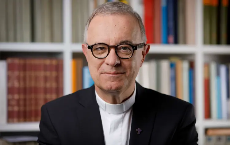 Auch Landesbischof Dr. h. c. Frank Otfried July dankt den ehrenamtlichen Helfern der Vesperkirchen für ihr Engagement.