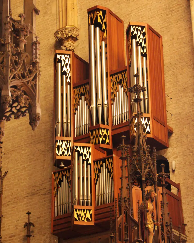 Noch hängt die 1960 erbaute Chororgel im Ulmer Münster - eine polnische Kirchengemeinde hat aber gute Chancen, das Instrument bald ihr Eigen nennen zu können.
