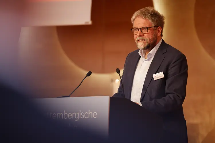 Prof. Dr. Martin Plümicke, stellvertretender Vorsitzender des Rechtsausschusses Prof. Dr. Martin Plümicke, stellvertretender Vorsitzender des Rechtsausschusses