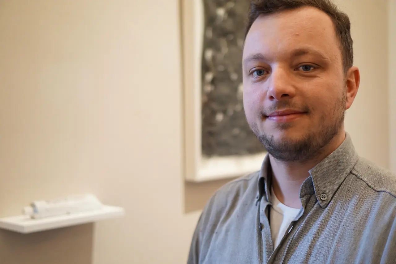 Erik Sturm hat den Förderpreis für sein Werk "Neckartorschwarz" gewonnen.