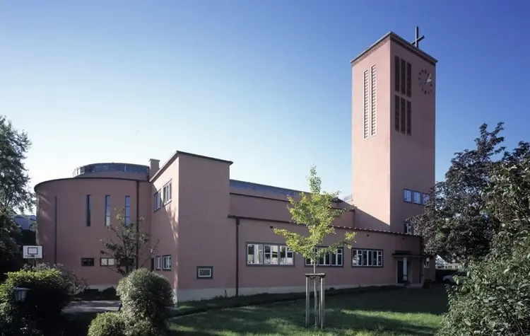 Nordansicht der Kreuzkirche in Stuttgart-Hedelfingen