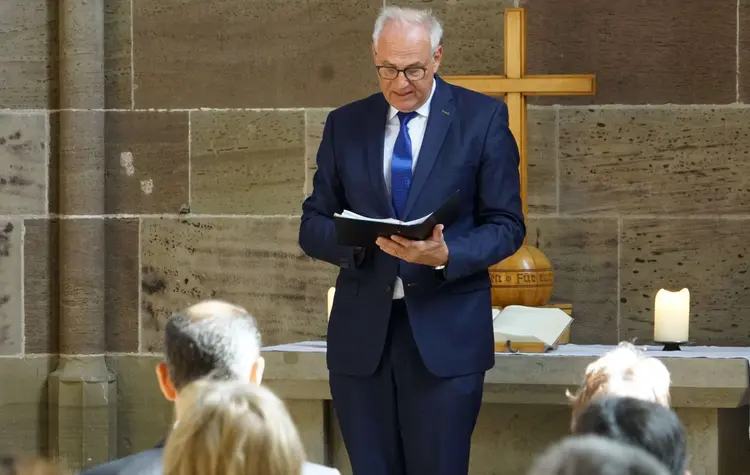 Eckart Schultz-Berg, Dekan in Bad Cannstatt, warnte während der Mittagsandacht in der dortigen Stadtkirche, dass der Klimawandel eine 50 Millionen Jahre alte Entwicklung gefährde.