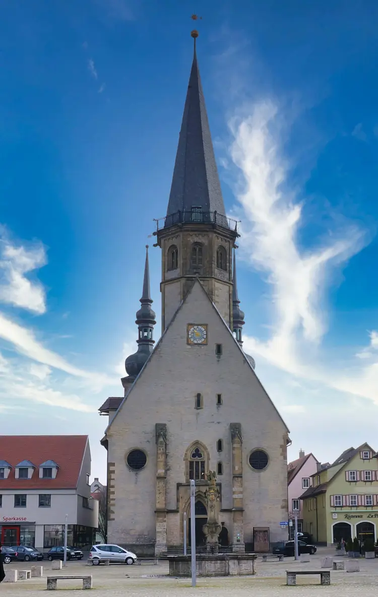 Im Frühjahr 2022 startet ein weitere Bauabschnitt zum Erhalt der Stadtkirche St. Georg. Die „Stiftung KiBa“ unterstützt die Kirchengemeinde hier auch finanziell.