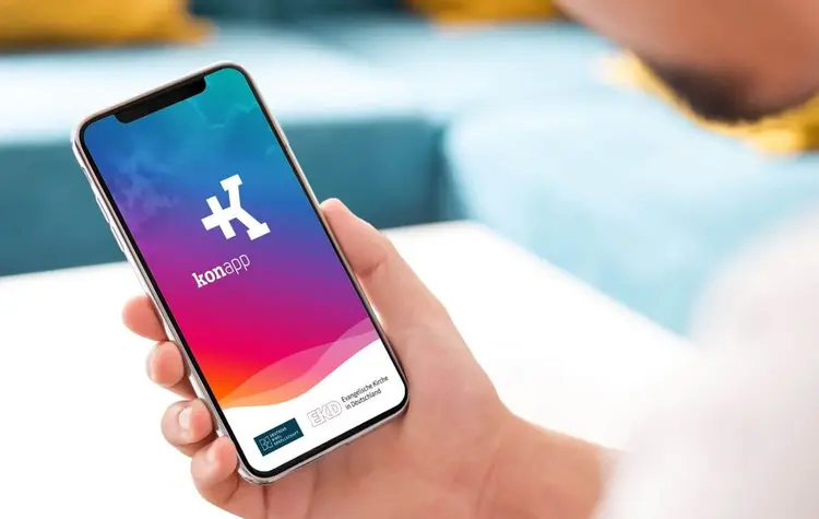 In der KonApp sind die Lutherbibel 2017 und die Basisbibel (bislang Neues Testament und Psalmen) integriert.
