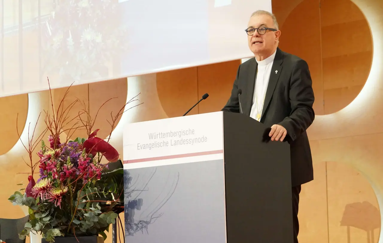 Landesbischof Dr. h. c. Frank Otfried July eröffnet die 16. Württembergische Landessynode.