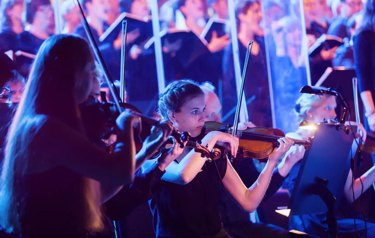 Das Pop-Oratorium „7 Worte vom Kreuz“ wird am 2. März 2024 in der MHP-Arena in Ludwigsburg uraufgeführt.