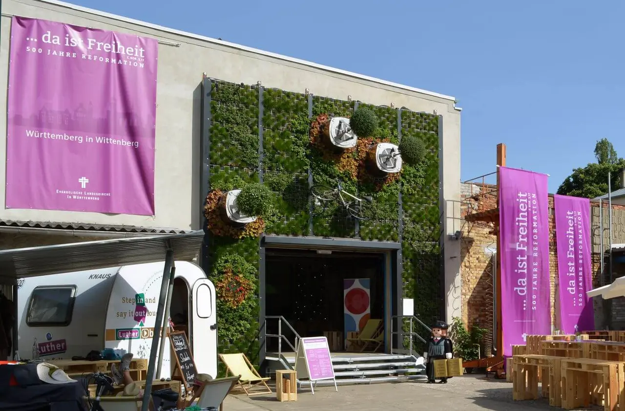 Die Halle "Württemberg in Wittenberg" - der Auftritt der Evangelischen Landeskirche in Württemberg bei der Weltausstellung Reformation in Wittenberg.