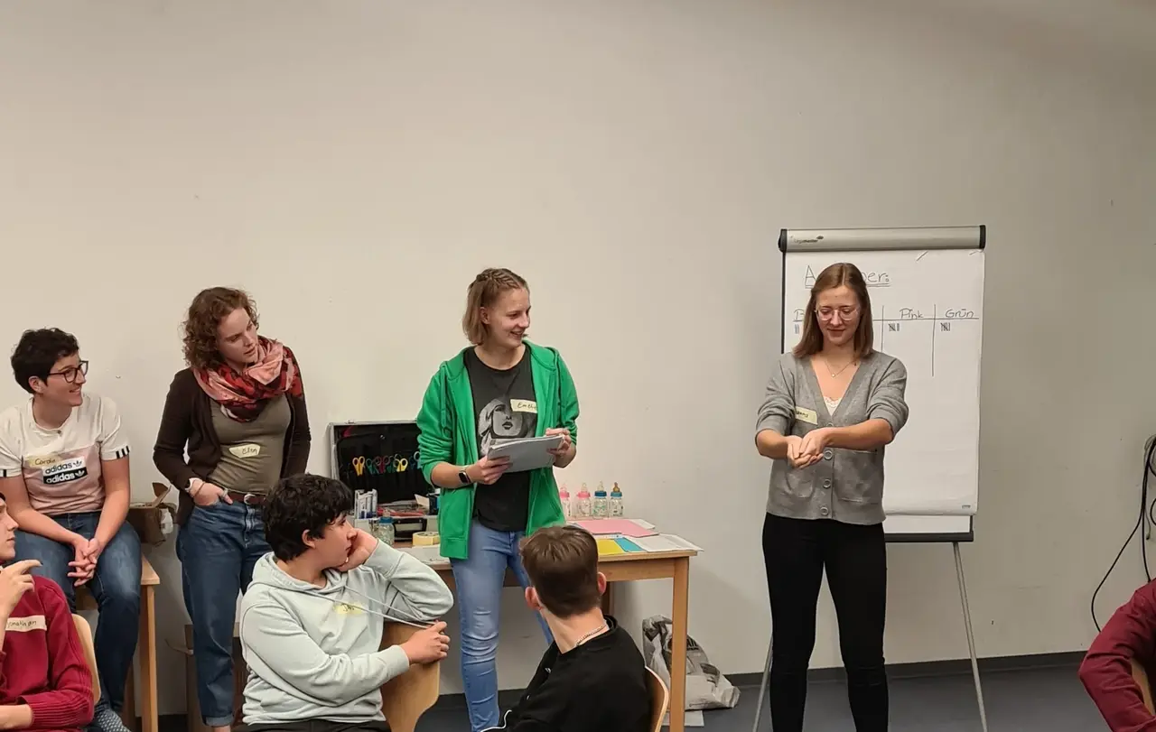 Emelie Steiff (grüne Jacke) beim Grundkurs, einem Teil der Jugendleiter-Ausbildung, im vergangenen Jahr.