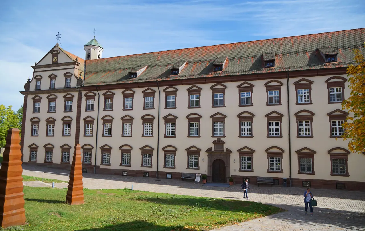 Im Kloster Kirchberg gibt es die Möglichkeit, Tagzeitengebete mitzubeten.