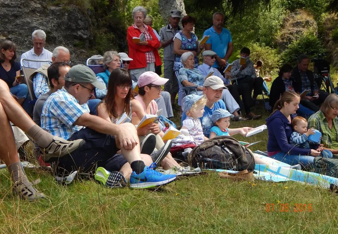 Die Kirche  möchte dort sein, wo die Menschen sind. Hier im Wental auf der Schwäbischen Alb.