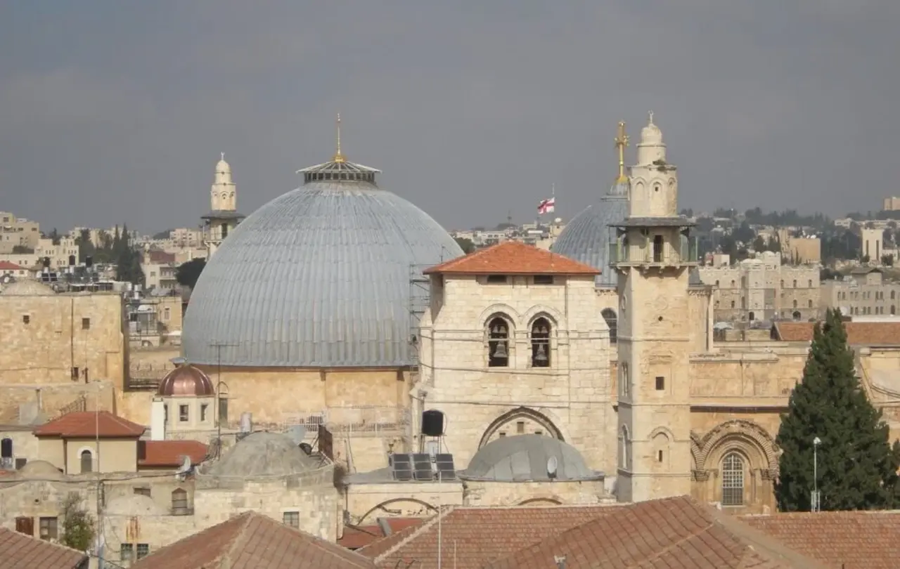 Blick auf die Grabeskirche in Jerusalem