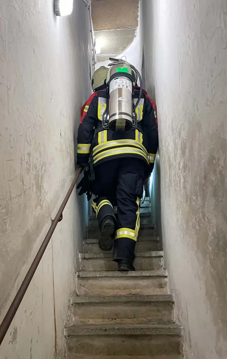 Es geht eng zu im Treppenhaus des Münsterturms.