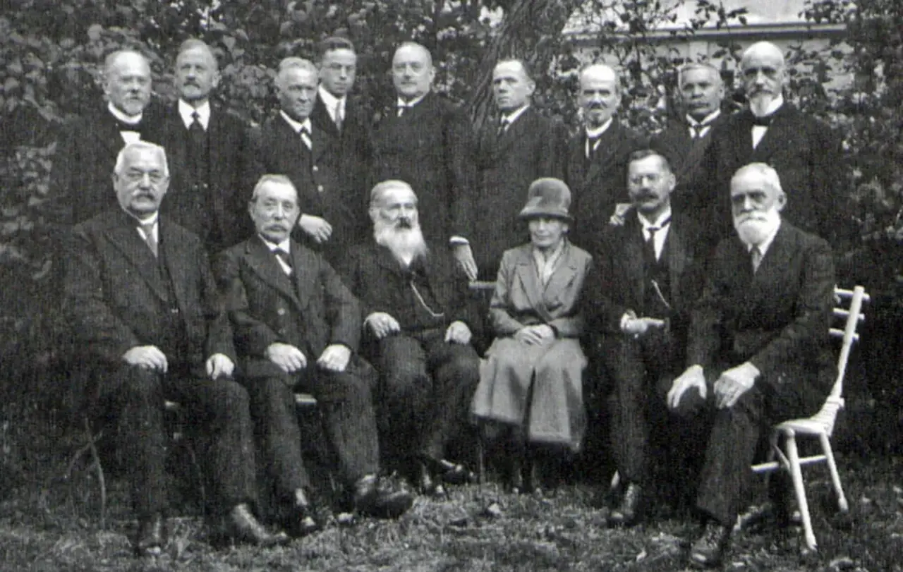 Frauenwahlrecht - Kirchengemeinderat 1930 Der Stuttgarter Kirchengemeinderat 1930