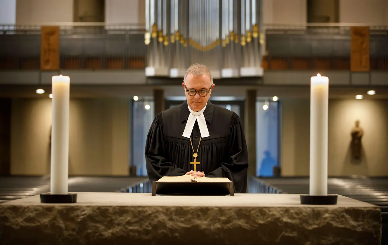 Landesbischof Dr. h.c. Frank Otfried July ruft auf, „für Versöhnung und Frieden einzutreten".