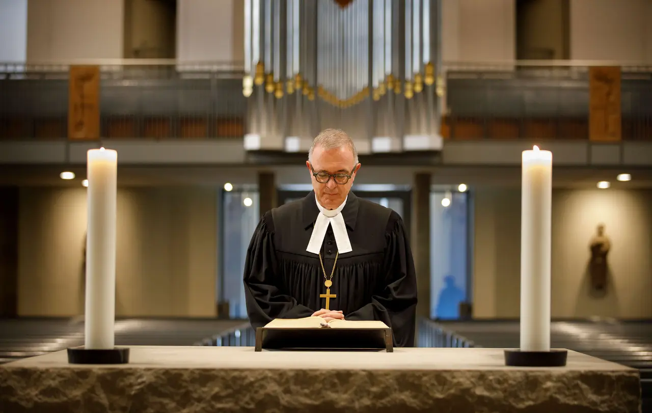 Landesbischof July fordert in seiner Osterbotschaft Christen auf, „Hoffnungsleute gegen den Tod“ zu sein