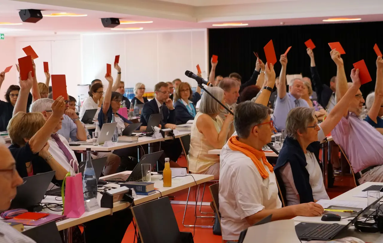 Abstimmung über das künftige Wahlverfahren für Oberkirchenräte: Die meisten Synodalen stimmten mit „Nein".