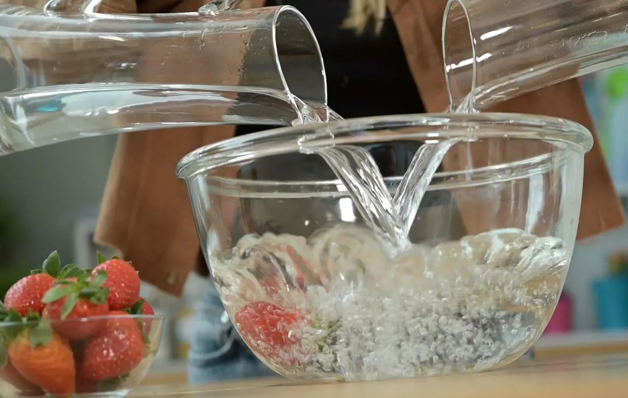 Kleine Frucht, hoher Wasserverbrauch: Beim Klimafasten können sich Umweltfreunde fragen, ob Erdbeeren auch im Winter auf den Tisch müssen.