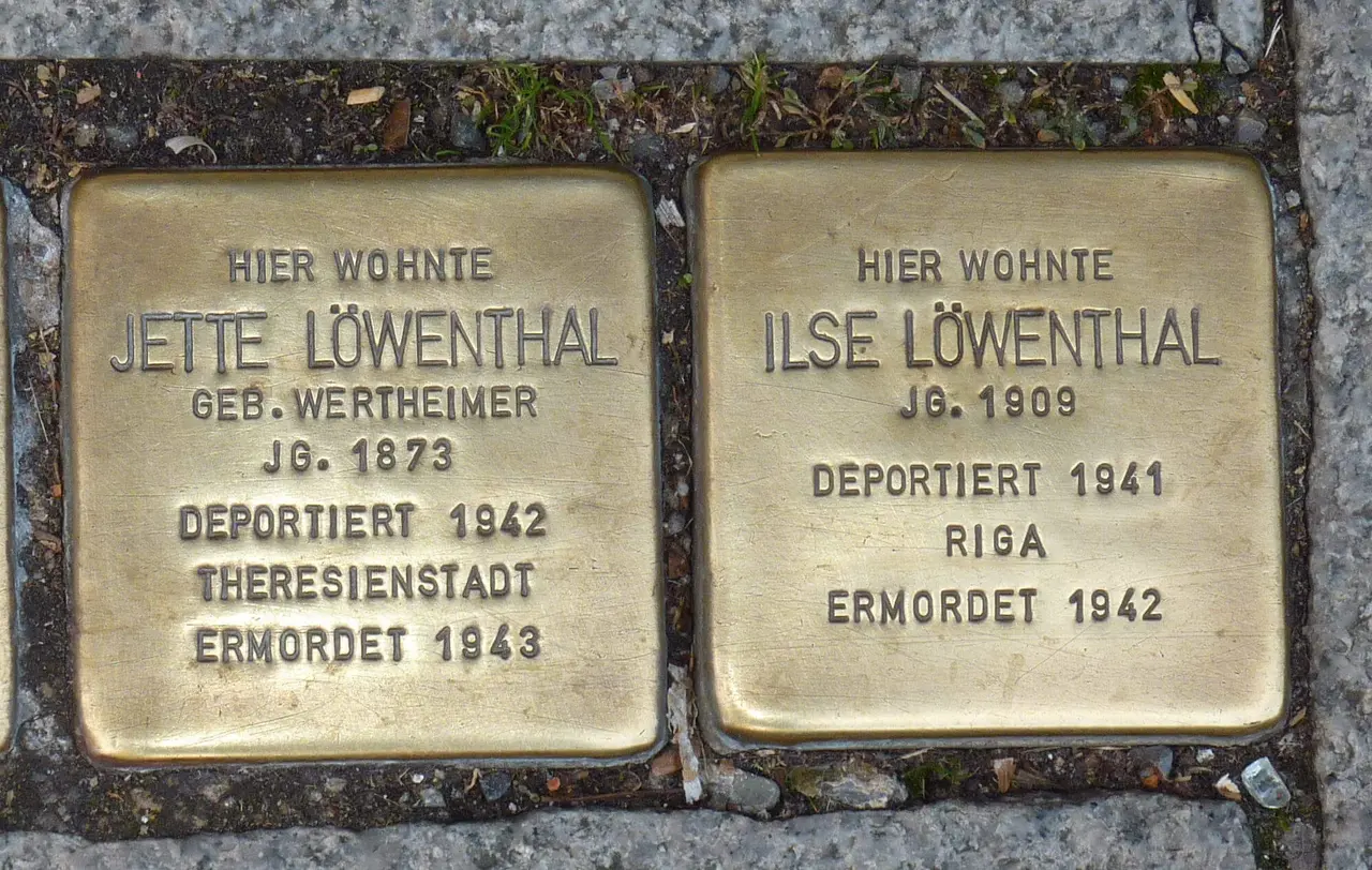 Stolpersteine in Esslingen, Obertorstraße 45