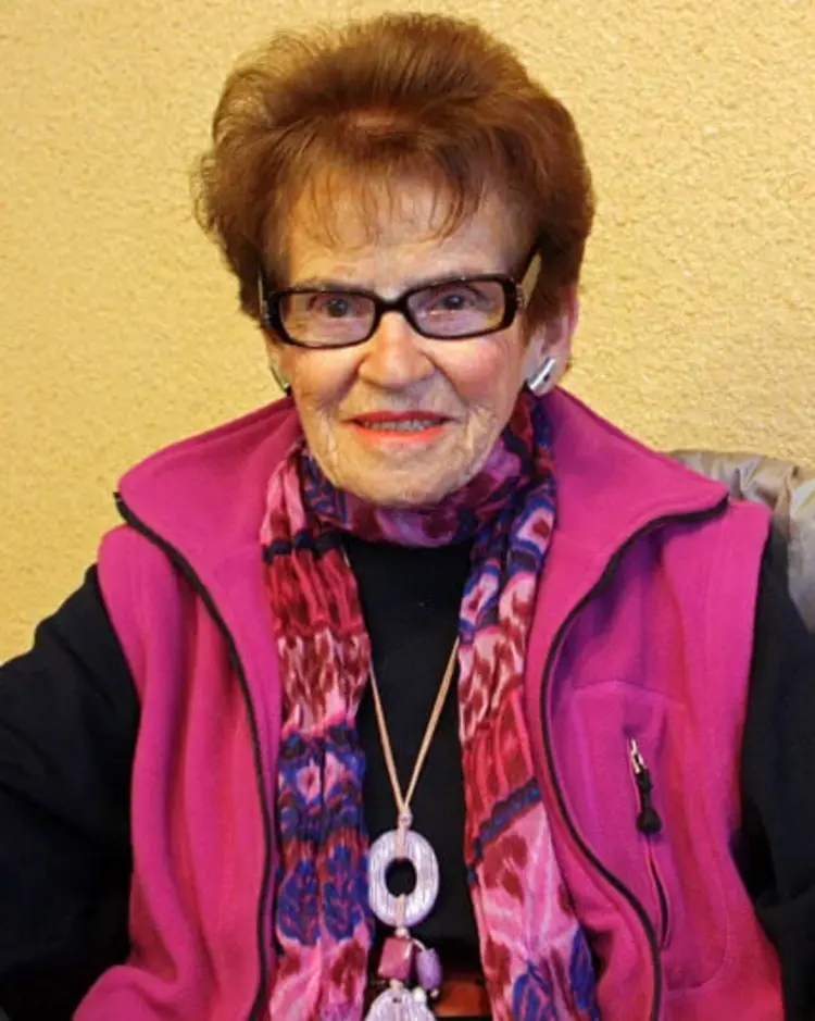 Rachel Dror, 93 Jahre, erzählt über ihre Vergangenheit.