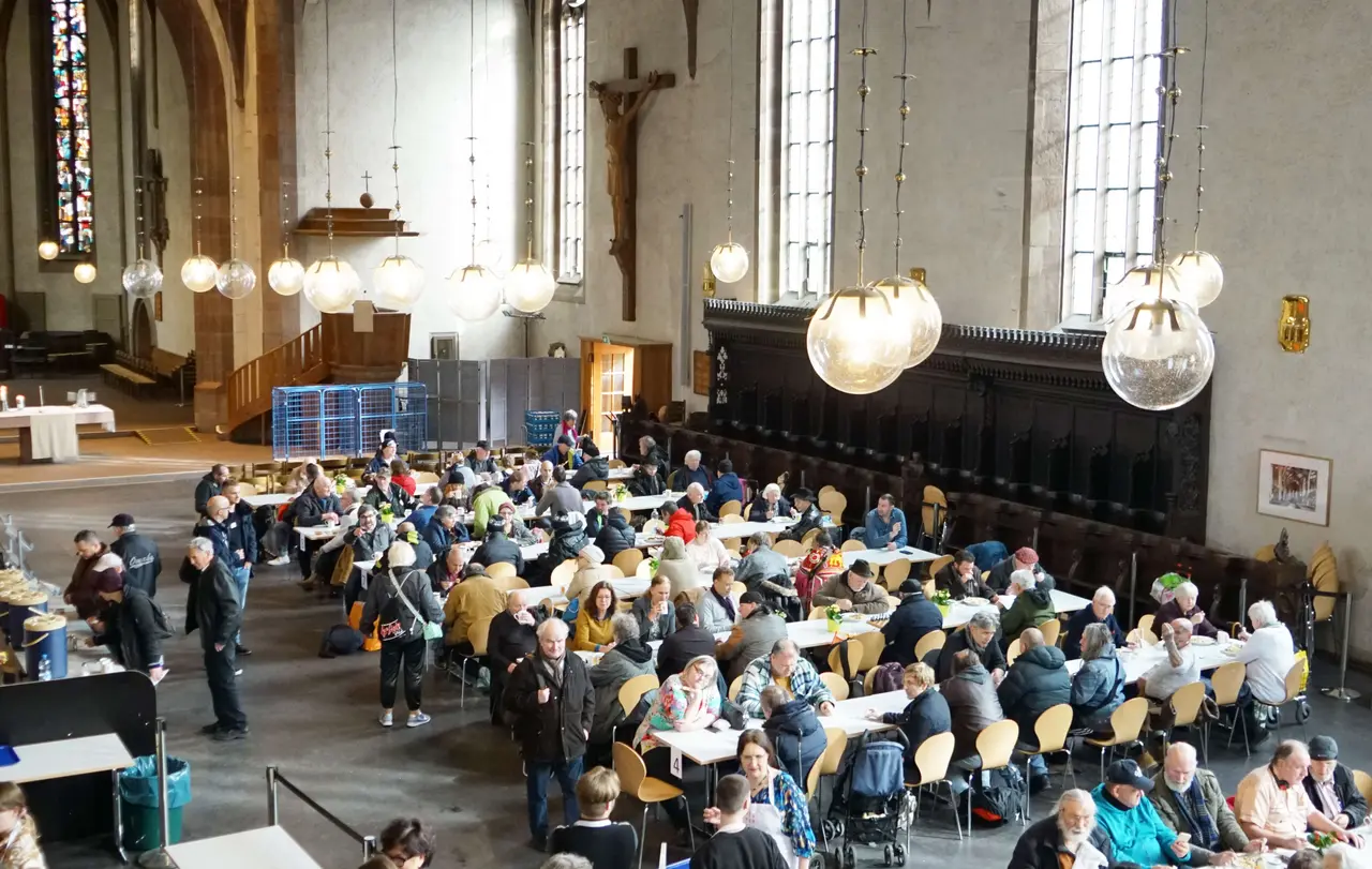 Vesperkirche in der Stuttgarter Leonhardskirche.