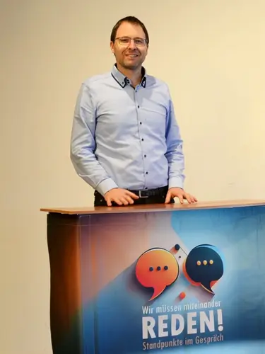 "Wir müssen miteinander Reden!" - Tobias Götz, Geschäftsführer Ev. Bildungswerk nördlicher Schwarzwald Geschäftsführer Tobias Götz