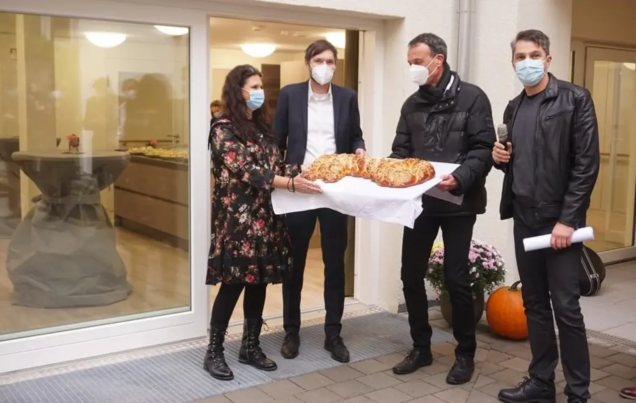 Schlüsselübergabe durch die Kloster Denkendorf Immobilien GmbH an die Evangelische Altenheimat. v.l.n.r.: Carmen Herz, Peter Oberdörfer, Jürgen Weidner, Rainer Freyer