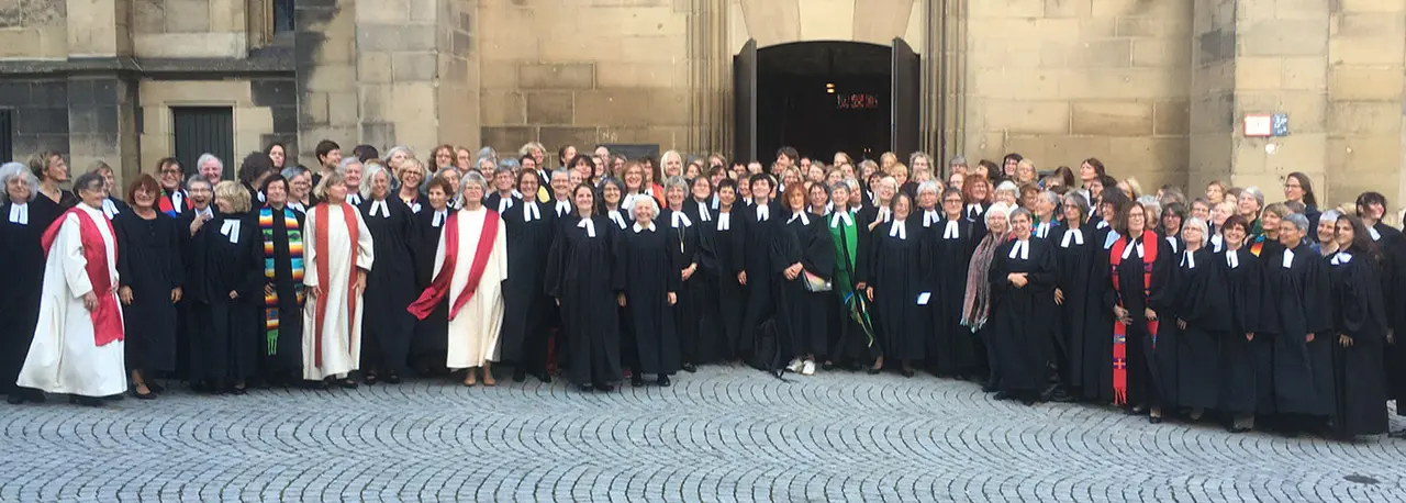 Pfarrerinnen feiern 50 Jahre Frauenordination