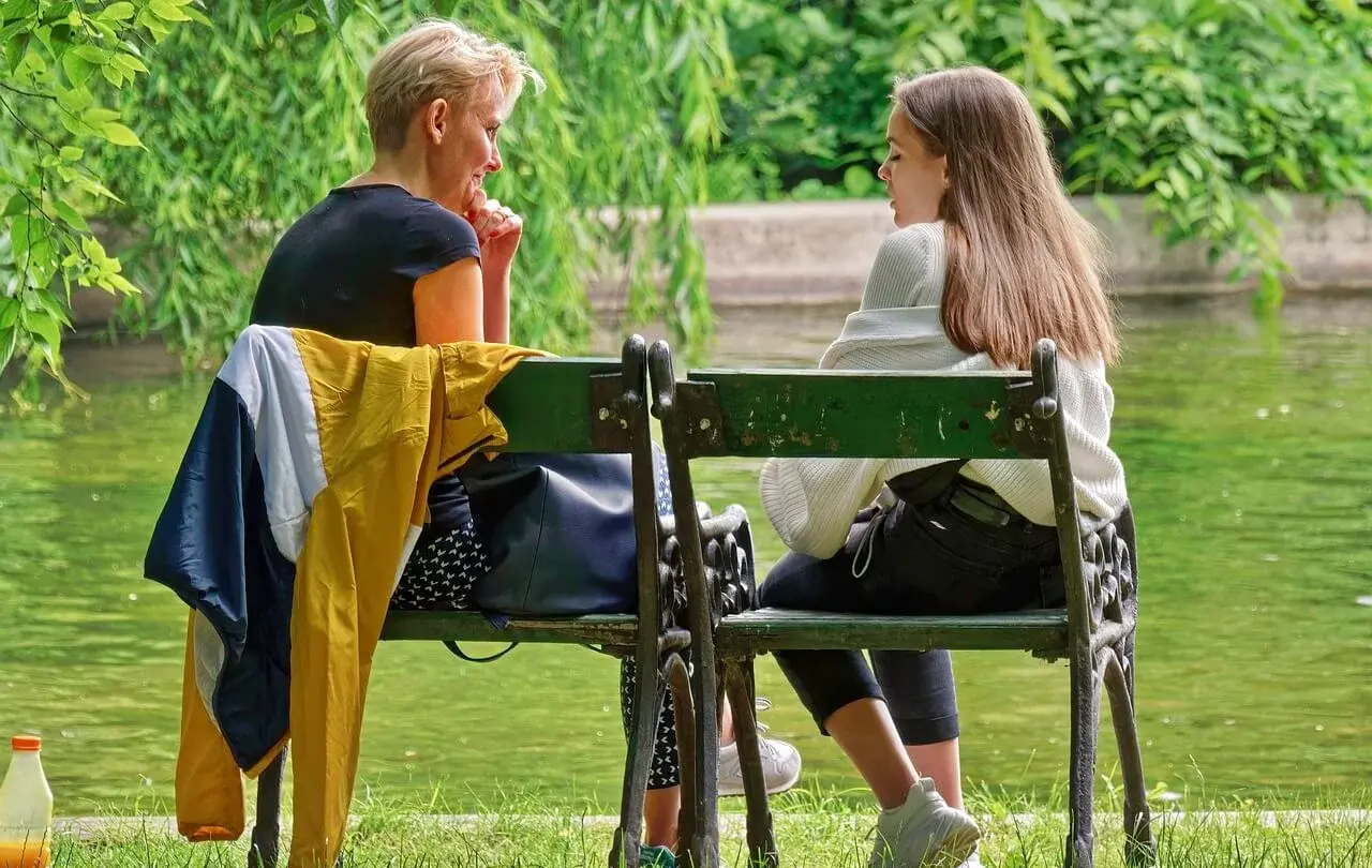 Das Projekt „Schwätzbänkle“ ist ein niederschwelliges Angebot für die Besuchsdienstarbeit und gegen Einsamkeit (Beispielfoto).