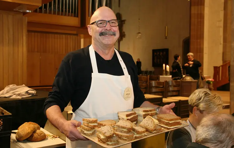 Bei der Vesperkirche sind die Helfer und Helferinnen mit großem Einsatz dabei.