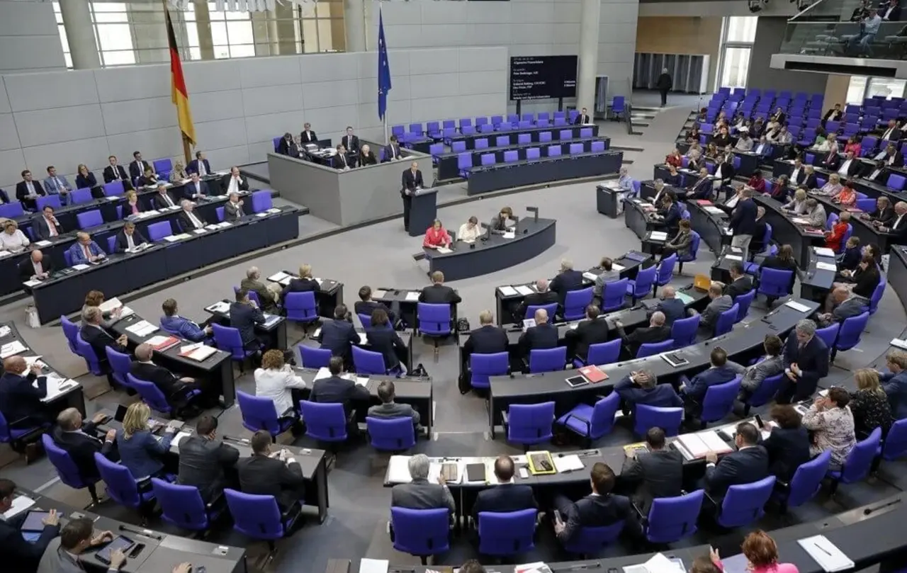 Der Deutsche Bundestag wird sich am Donnerstag mit der Neuregelung der Organspende befassen (Archivfoto).