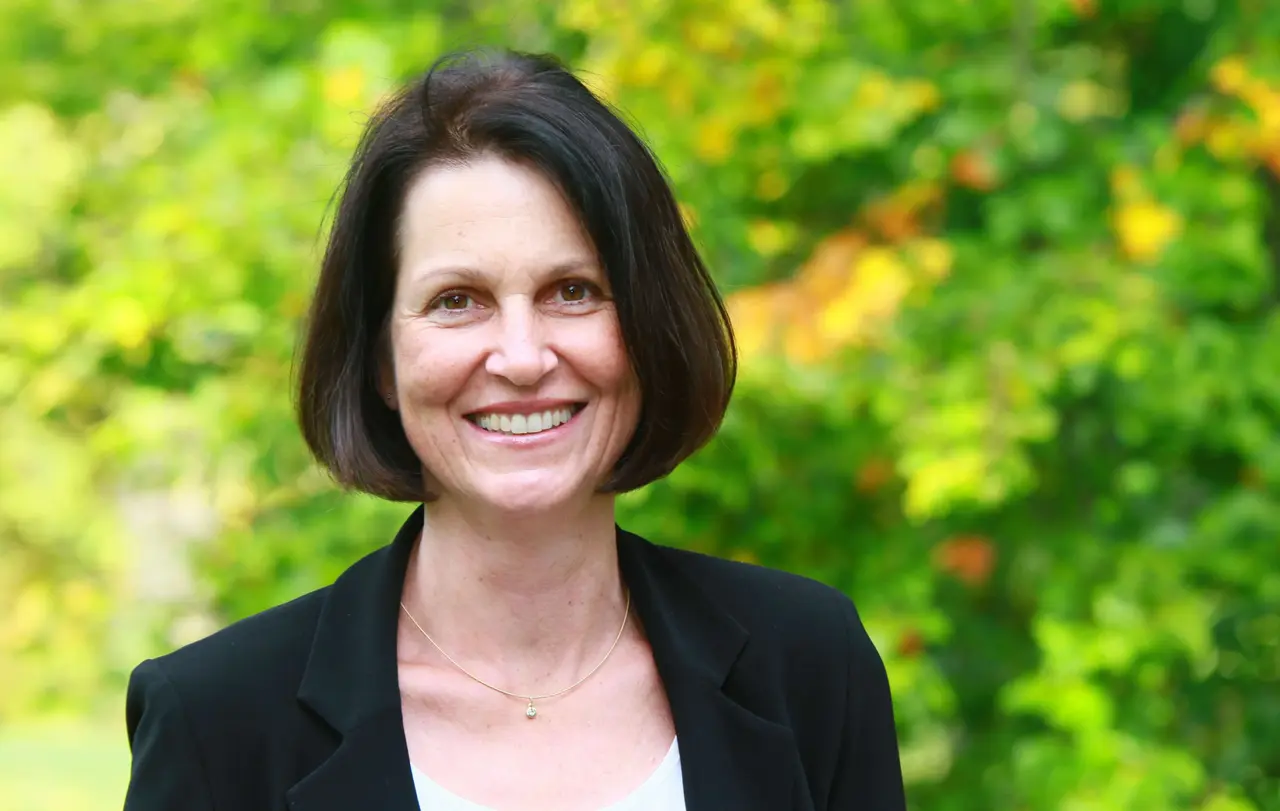 Annette Roth kam nicht über das klassische Theologiestudium in den Pfarrberuf.