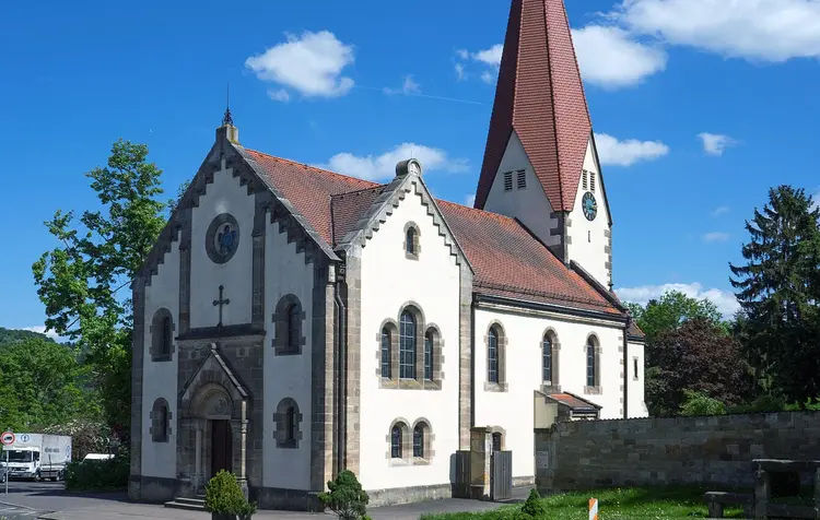 St. Bernhardt lag früher außerhalb der Stadt Esslingen und diente vor allem als Wallfahrtskapelle.