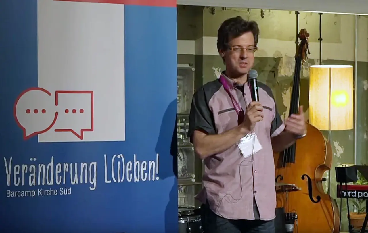 Der Stuttgarter Stiftskirchenpfarrer Matthias Vosseler erklärte unter anderem, wie sehr sich die Bedeutung des Wortes „surfen“ im Internetzeitalter geändert hat - an Wassersport denken viele jedenfalls nicht mehr automatisch.