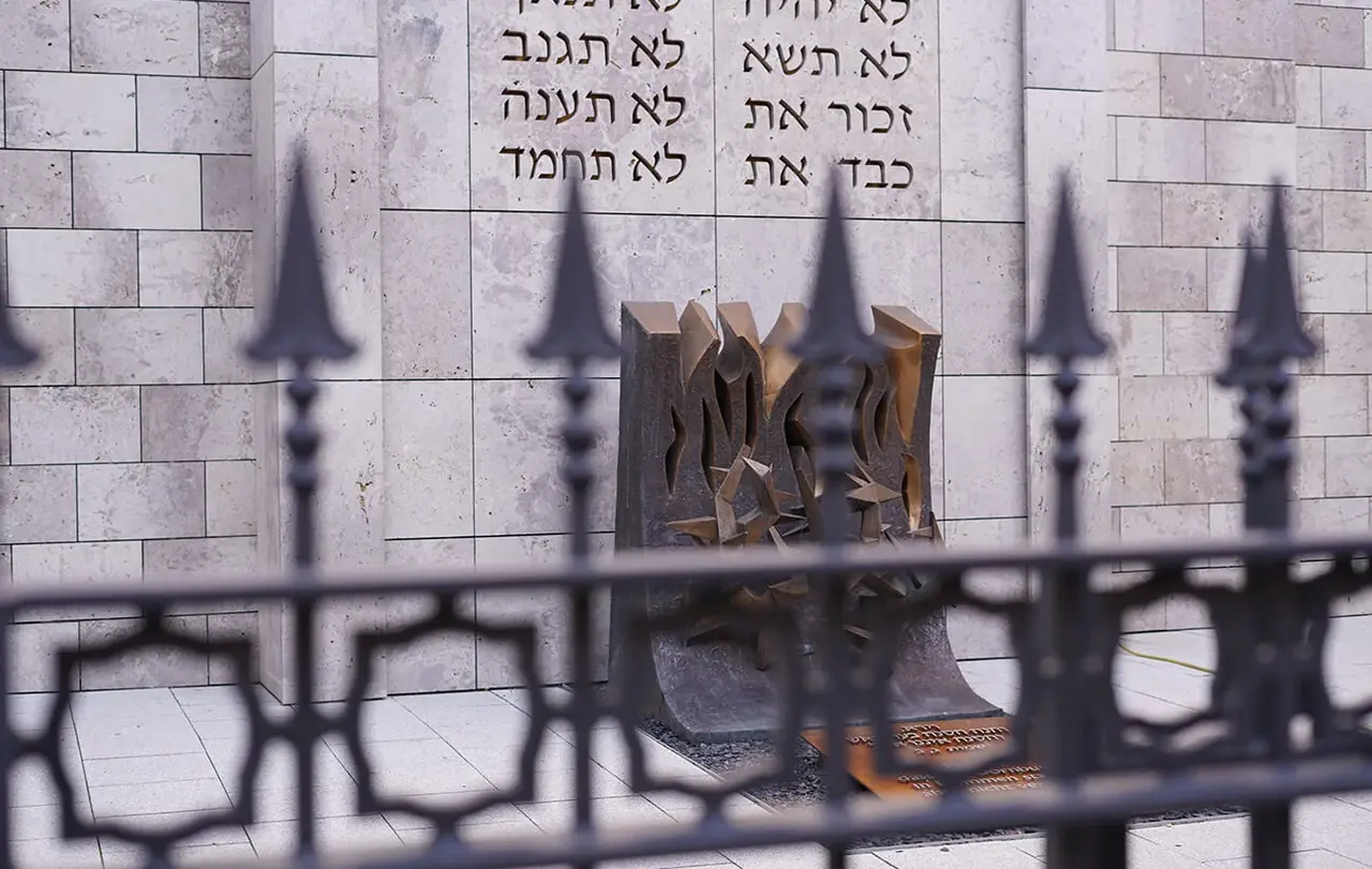 Volkmann sieht bis heute die im Holocaust begründete Verantwortung von Deutschen, jüdisches Leben nach Kräften zu fördern.