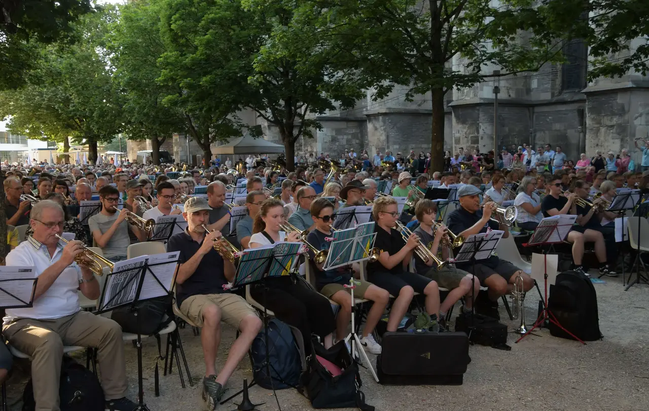 DSC_4086 Viele Konzerte fanden unter freiem Himmel statt.