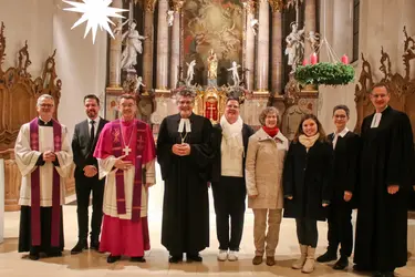 Bischof Dr. Klaus Krämer und Landesbischof Ernst-Wilhelm Gohl eröffneten am 29. November 2025 bei einem ökumenischen Gottesdienst in der Predigerkirche Rottweil gemeinsam die Adventszeit 2025. Im Bild vl.n.r.: Münsterpfarrer Timo Weber, Steffen Schanz von der Neuapostolischen Kirche, Bischof Dr. Klaus Krämer, Landesbischof Ernst-Wilhelm Gohl, Petra Müller, Dorothee Kadelbach, Nina-Marie Strasser, Sabine Winzenried von der Neuapostolischen Kirche und Dekan Ulrich Dewitz.