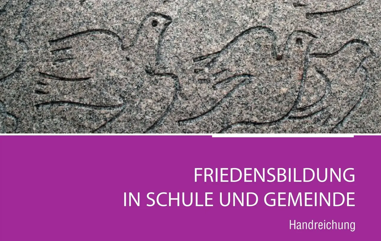 Die Handreichung „Friedensbildung in Schule und Gemeinde“, herausgegeben vom Pfarramt für Friedensarbeit und dem Pädagogisch-Theologischen Zentrum.