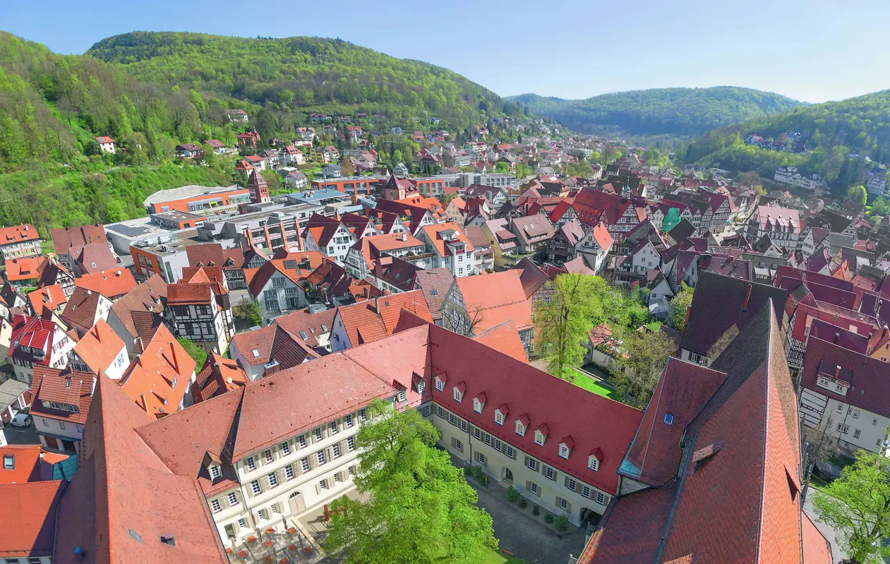 Stift Urach, Ansicht des Innenhofs vom Turm aus