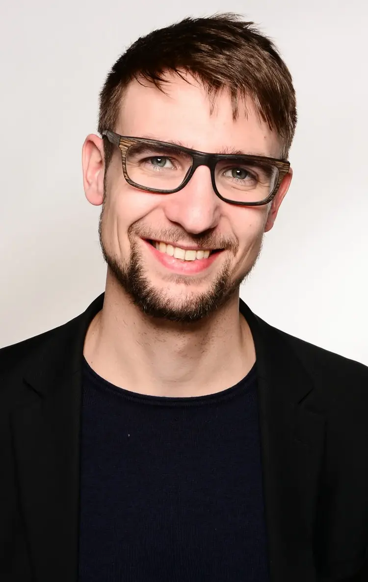 Max Weber, Referent für die Evangelische Arbeitsgemeinschaft KDV und Frieden (EAK). Max Weber, Referent für die Evangelische Arbeitsgemeinschaft KDV und Frieden (EAK).