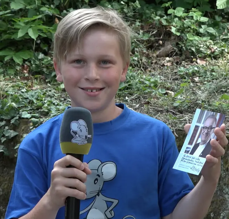 Zum Schluss gab es für den zehnjährigen Kinderreporter David auch noch ein Autogramm.