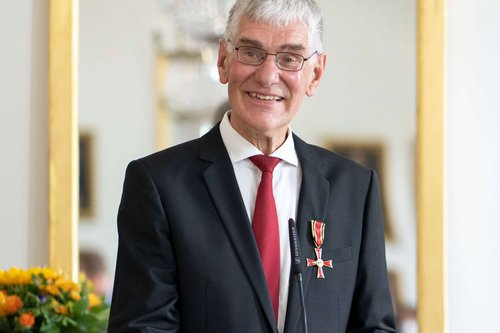 Bundesverdienstkreuz-Verleihung an Prof. Dr. Hans-Joachim Eckstein