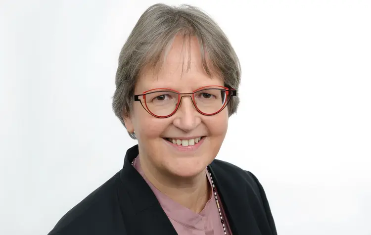 Dr. Viola Schrenk, Kandidatin für die Bischofswahl 2022 Dr. Viola Schrenk, zur Zeit Studieninspektorin am Evangelischen Stift in Tübingen.