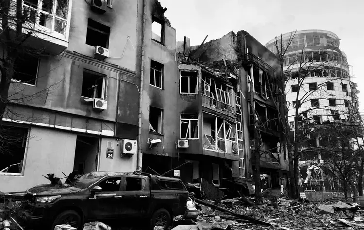 Zerstörte Häuser in der Millionenstadt Charkiw.