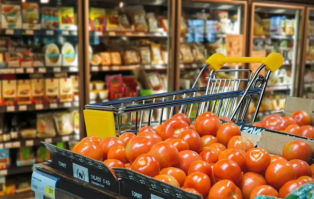 Viele Kirchengemeinden organisieren derzeit Einkaufs- und Abholangebote für Ältere und Betroffene der Corona-Pandemie (Symbolbild).