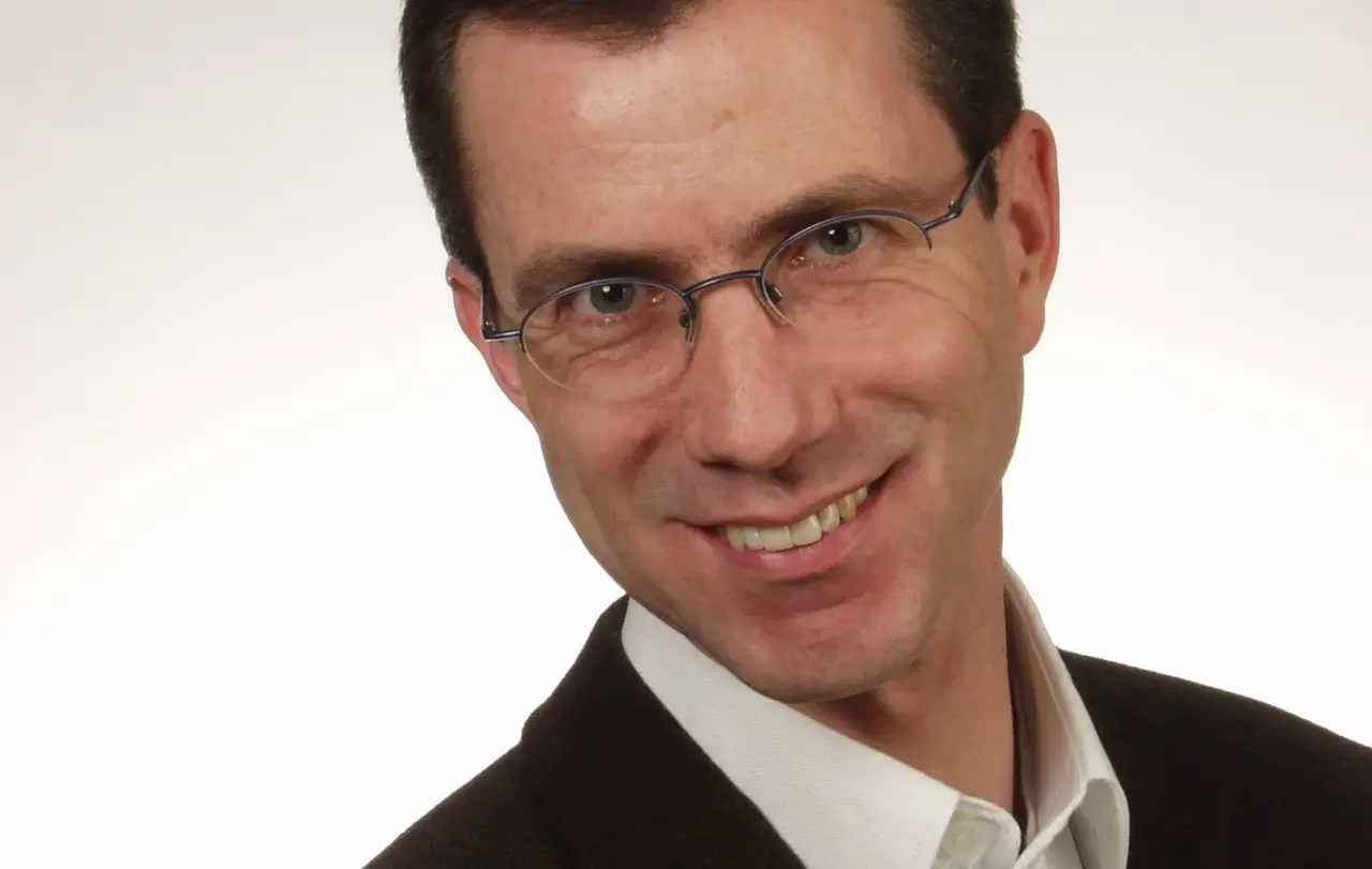 Dr. Friedmann Eissler bezweifelt, ob ein lautsprecherverstärkte islamische Gebetsruf zum gesellschaftlichen Zusammenhalt beiträgt.