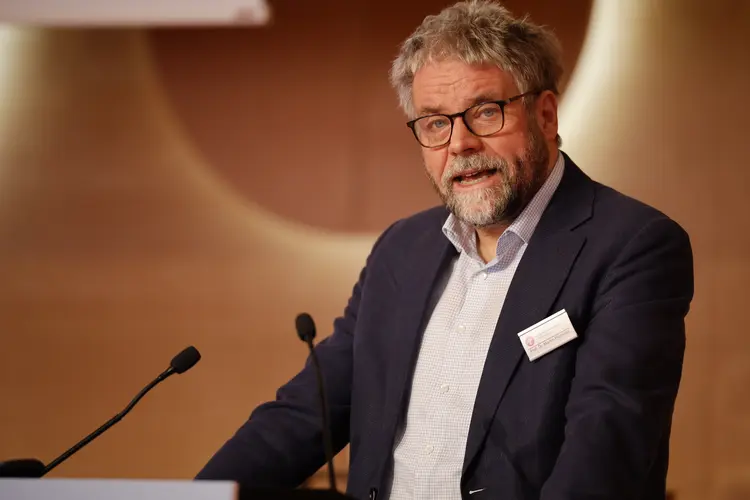 Prof. Dr. Martin Plümicke, stellvertretender Vorsitzender des Rechtsausschusses Frühjahrstagung der Württembergischen evangelischen Landessynode im Hospitalhof.
