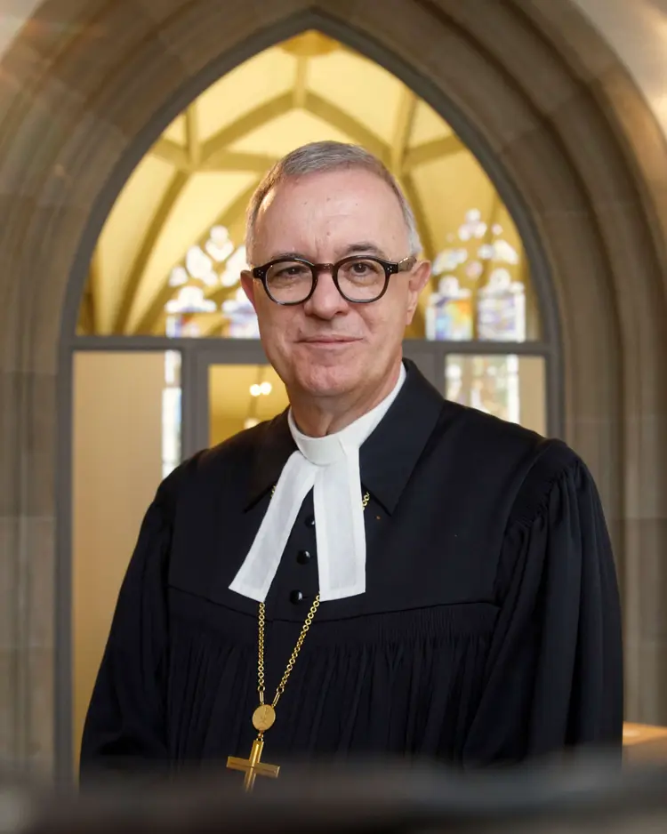 Landesbischof July: „Auch heute noch schenkt Gottes Geist Geistesgenwart und Unterscheidungskraft, Zuversicht, Mut, Geduld und innere Ruhe und bringe die Verschiedenen zusammen.“