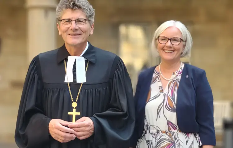 vlnr Landesbischof Ernst-Wilhelm Gohl, Synodalpräsidentin Sabine Foth, der frühere Landesbischof Dr. h.c. Frank Otfried July